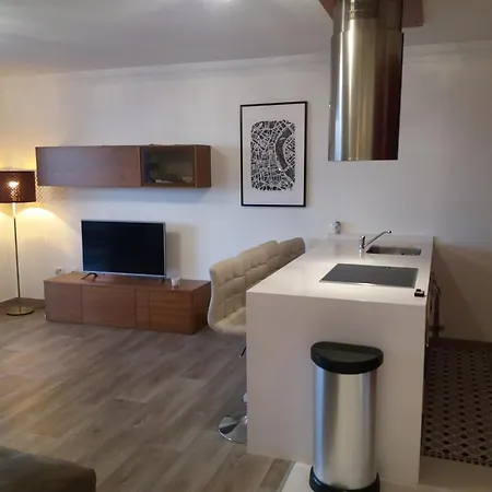 3 Bedrooms Heated Pool 아파트 *