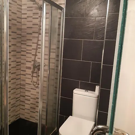 3 Bedrooms Heated Pool * 아데제