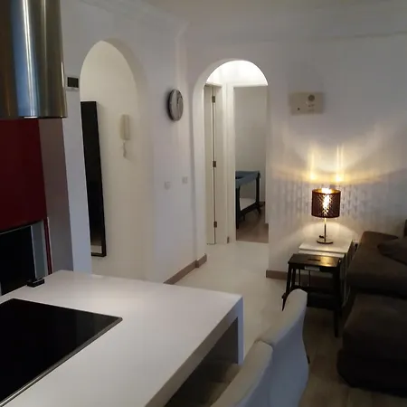 3 Bedrooms Heated Pool 아파트 *