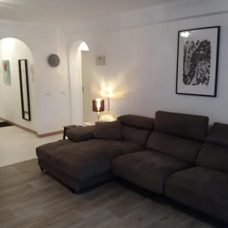 3 Bedrooms Heated Pool 아파트 아데제