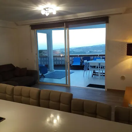 3 Bedrooms Heated Pool * 아데제