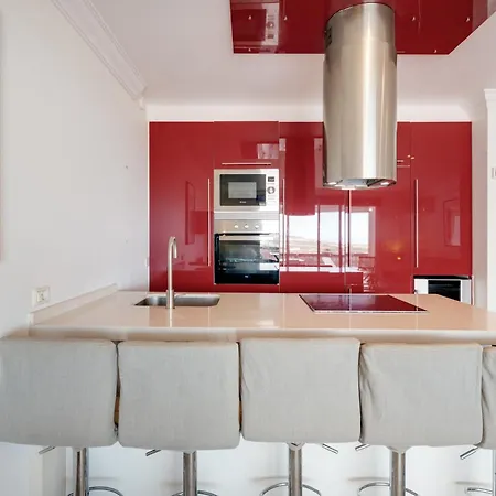 아파트 3 Bedrooms Heated Pool