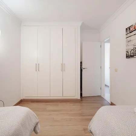 3 Bedrooms Heated Pool * 아데제