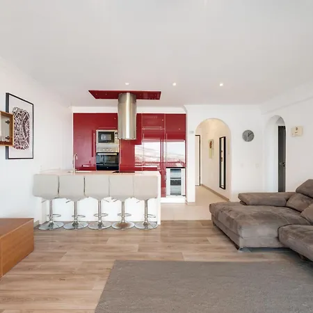 아파트 3 Bedrooms Heated Pool