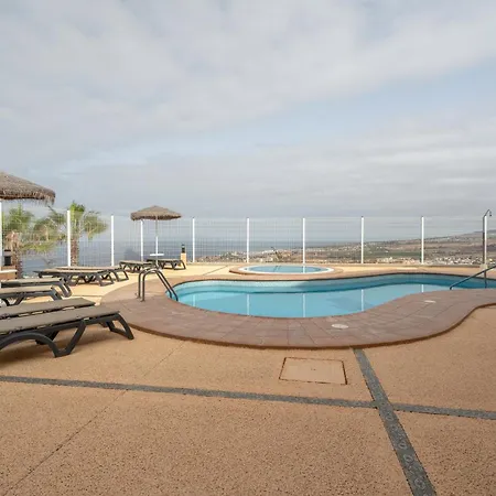 3 Bedrooms Heated Pool 아데제