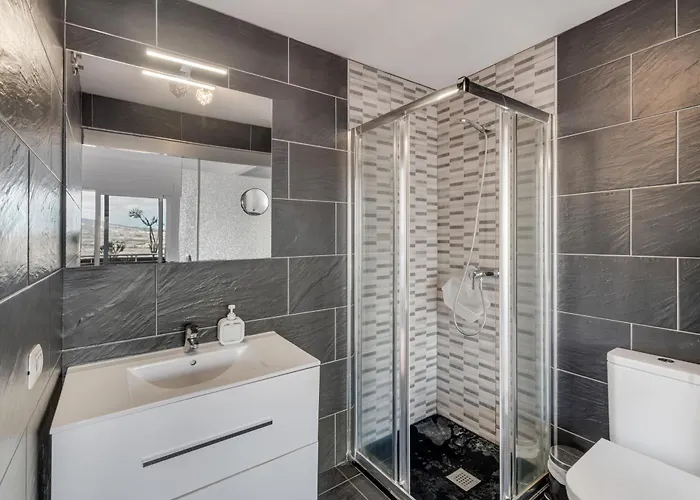 3 Bedrooms Heated Pool *