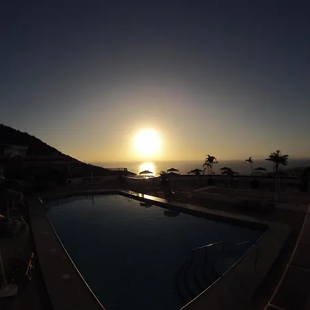 Apartment 3 Bedrooms Heated Pool