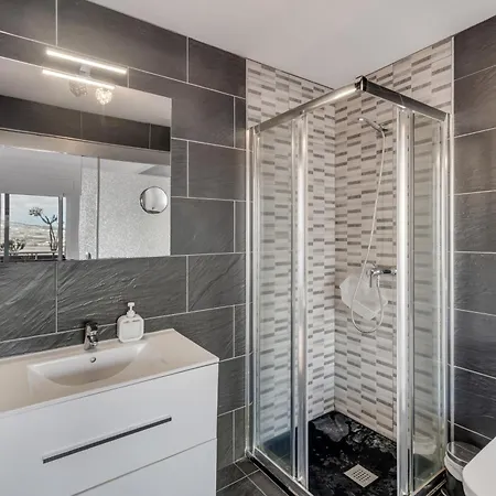 3 Bedrooms Heated Pool *