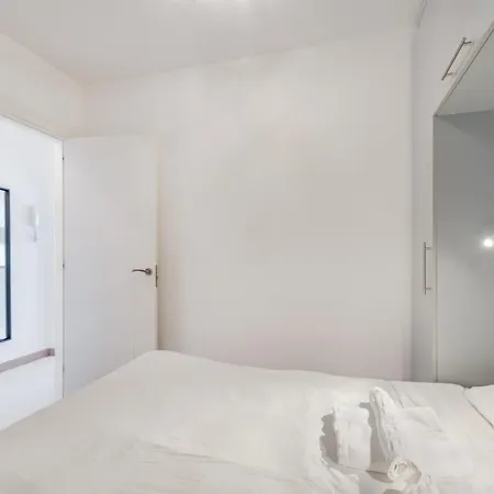 3 Bedrooms Heated Pool Apartment *