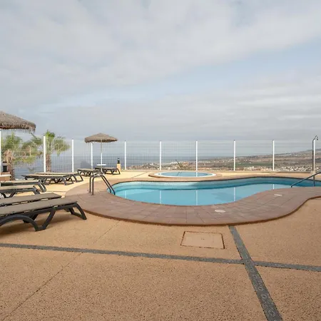 3 Bedrooms Heated Pool Apartment *